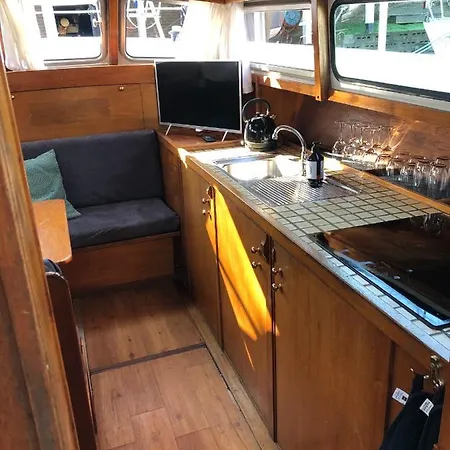 Boot & Breakfast - Slapen Op Het Water ספינת מלון אנקהאוזן