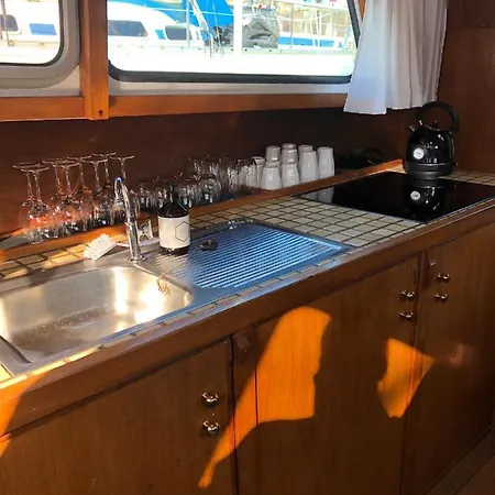 ספינת מלון Boot & Breakfast - Slapen Op Het Water *