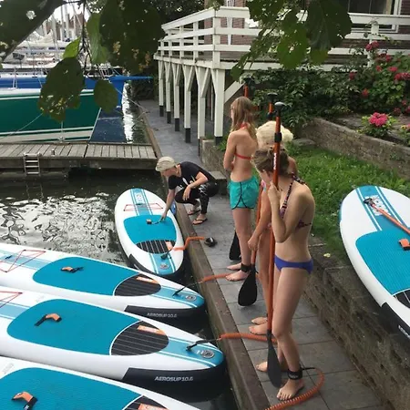 Boot & Breakfast - Slapen Op Het Water ספינת מלון