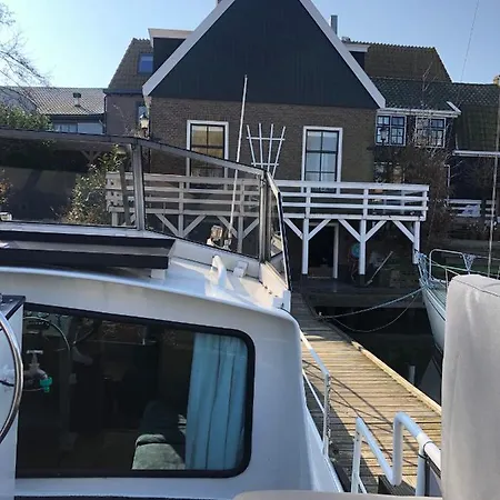 ספינת מלון Boot & Breakfast - Slapen Op Het Water