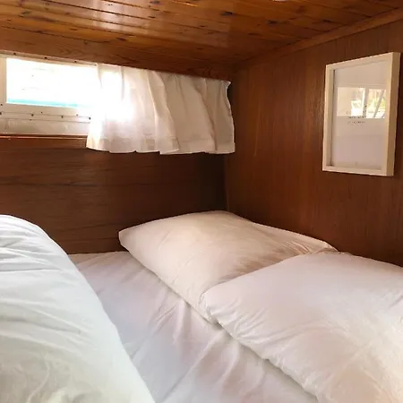 Boot & Breakfast - Slapen Op Het Water ספינת מלון *