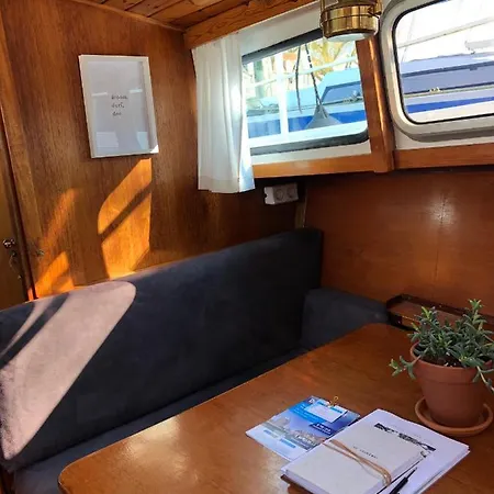 Boot & Breakfast - Slapen Op Het Water ספינת מלון אנקהאוזן